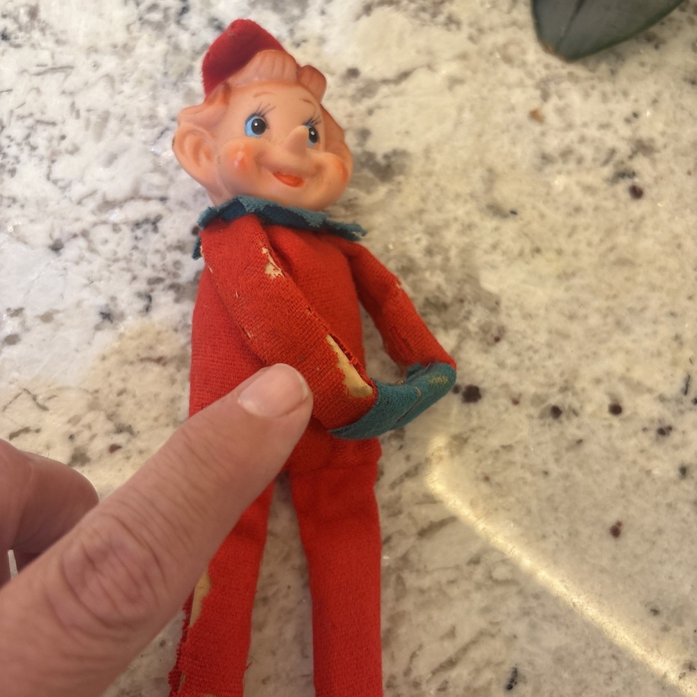 Vintage 2 Knee Huggers Elf Pixie Shelf Sitter Green Red Christmas Japan Damage - Picture 8 of 16